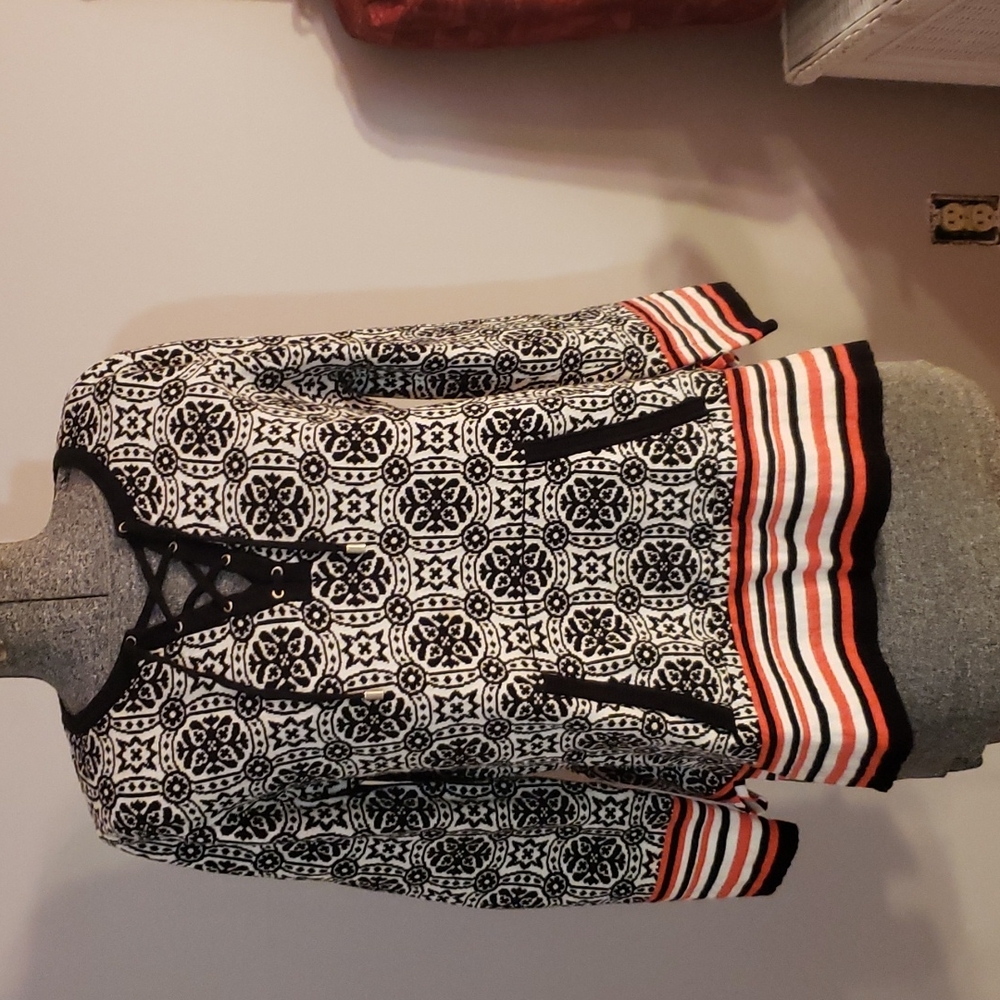 Ruby Rd. Patterned Sweater. Tie front.